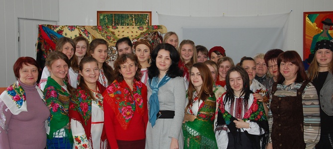 «Мов берегиня вроди – хустка, здавен у нашій стороні»