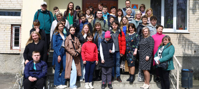 Віддай людині крихітку себе. За це душа поповнюється світлом.